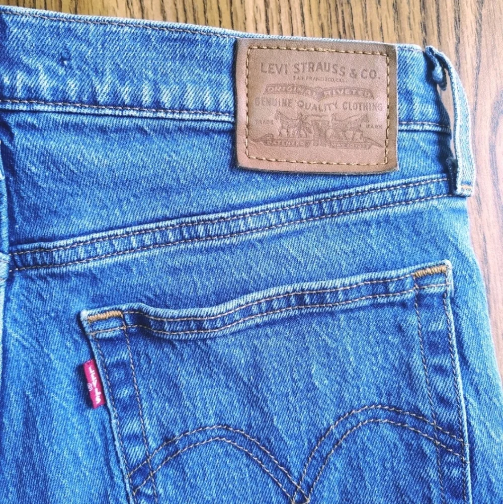 Levi's Premium Wedgie Straight Women's Jeans Buttons Fly Medium Wash 28. - Picture 14 of 16